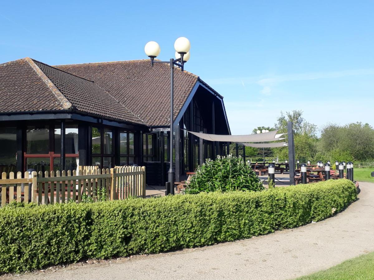 Weald Of Kent Golf Course And Hotel Headcorn Exterior foto