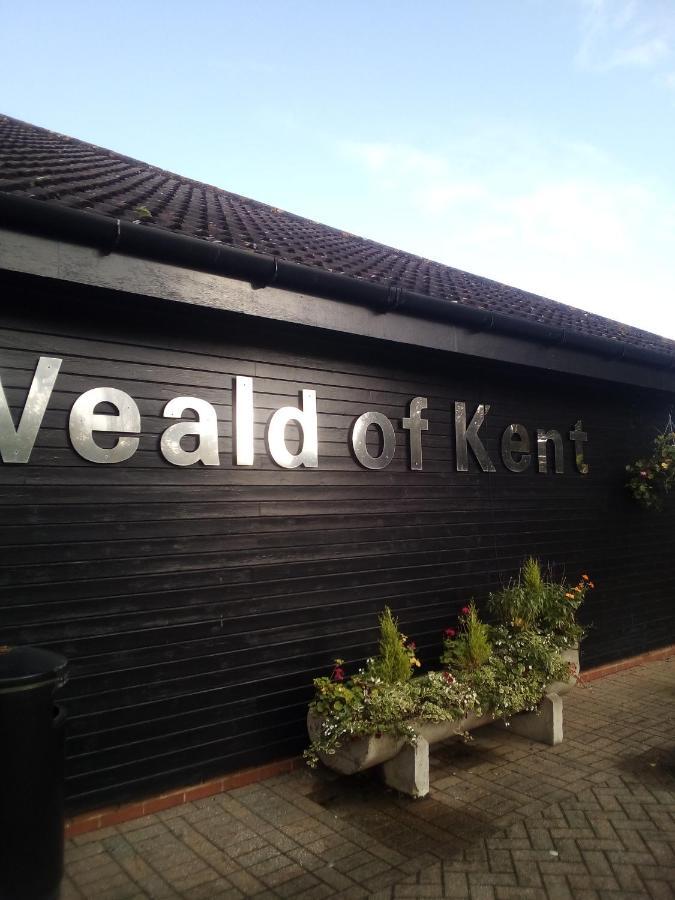 Weald Of Kent Golf Course And Hotel Headcorn Exterior foto